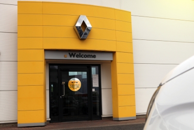Renault offers 'SELECT AND COLLECT' Service for Car Buyers