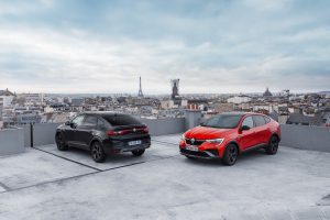 Renault Arkana: Sportif, Hybride et Spacieux!