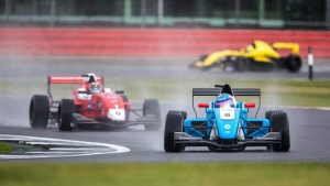 Max Defourny signe le meilleur temps des essais à Silverstone