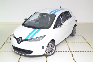 Groupe Renault Debuts a World’s First in Autonomous Obstacle Avoidance that Matches Professional Test Drivers