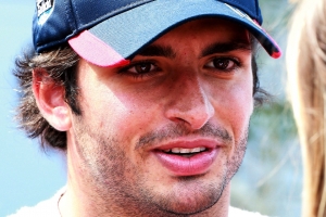 Carlos Sainz joins Renault Sport Formula One Team for 2018