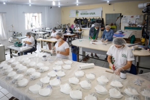 Instituto Renault desenvolve associação de bairro para produção de máscaras descartáveis