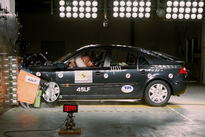 Renault: seit 100 Jahren Impulsgeber für aktive und passive Sicherheit