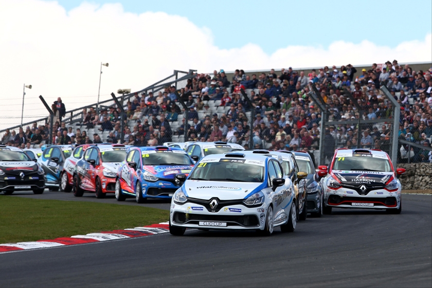 Renault UK Clio Cup races into Donington Park for Easter Sunday double-header