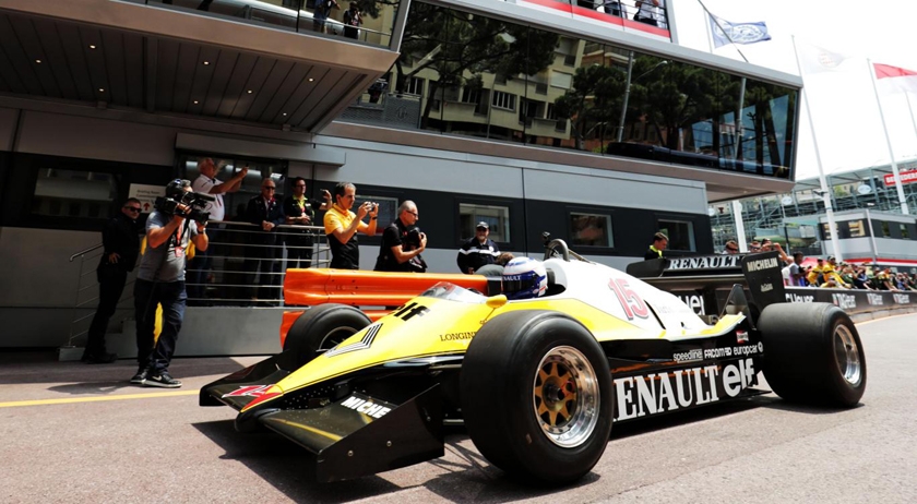 Renault Sport Formula One Team warms up French F1 fans with Nice demo run
