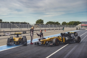 Couple to say &#039;I Vroom&#039; after driving Renault Sport Formula One Team Car
