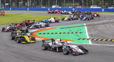 Caio Collet sobe ao pódio na primeira corrida da Fórmula Renault Eurocup 2020