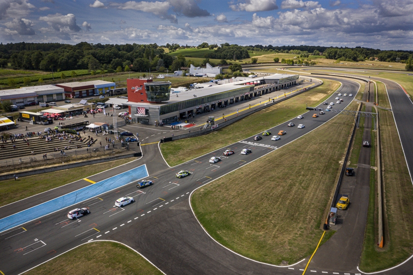 Nogaro ouvre les festivités du 30e anniversaire de Clio Cup