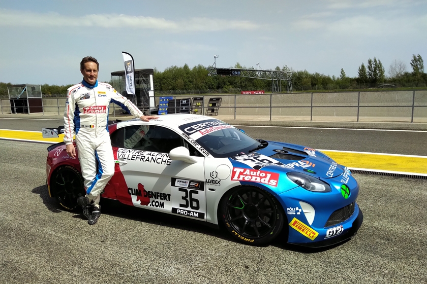 Stéphane Lémeret sur Alpine GT4 avec les &quot;Champions du Monde&quot;