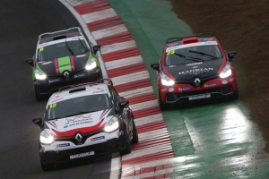 Renault UK Clio Cup Title Battle races into High Speed Donington Park