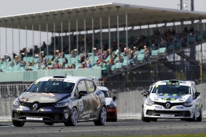 Surrey teen sensation Bradley Burns stays with title-winning Pyro squad for 2018 Renault UK Clio Cup