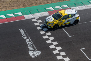 The First Inter-Group Battles at Magny-Cours