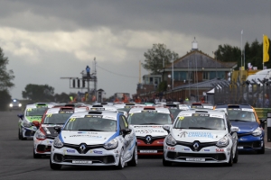 Bushell holds commanding lead as Renault UK Clio Cup season resumes at Snetterton