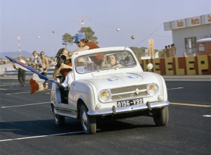 Renault participe au &quot;4L INTERNATIONAL&quot; 2017 et dévoile des images d’archives inédites