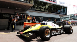 Renault Sport Formula One Team offre un échauffement aux fans F1 à Nice