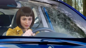 TV-Spot startet Samstag 12. Januar: Virtuelle Botschafterin «Liv» testet neuen Renault Kadjar